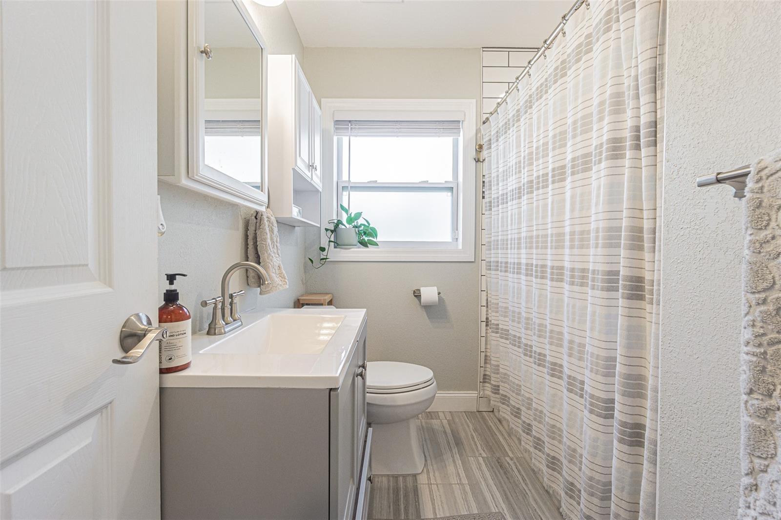 Image 5 of 29 For 701 Henry Avenue