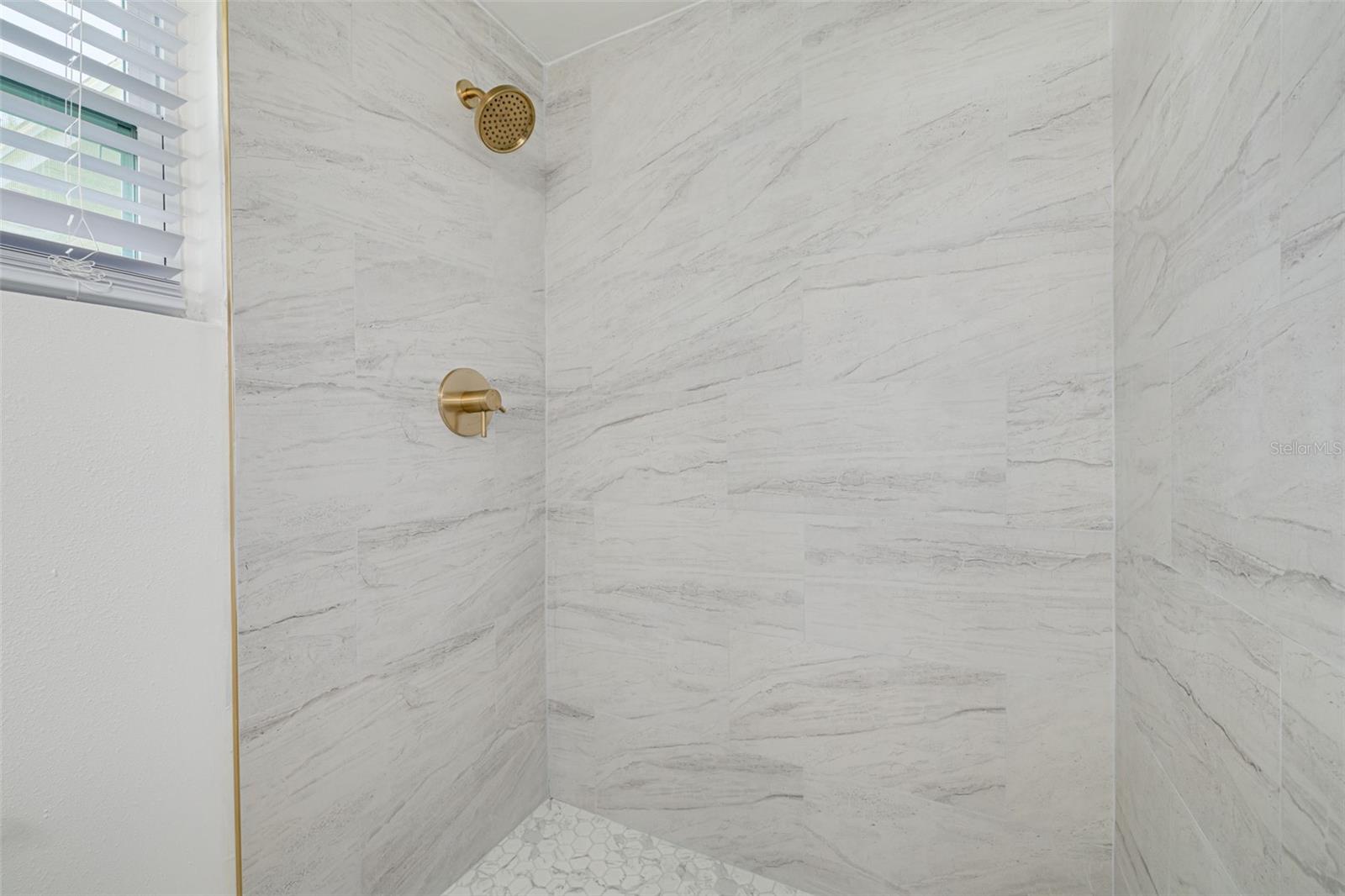 Image 18 of 40 For 6103 6th Avenue N