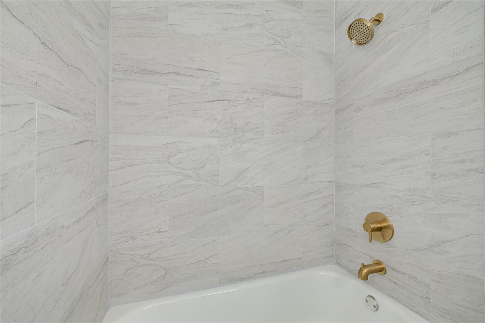 Image 21 of 40 For 6103 6th Avenue N