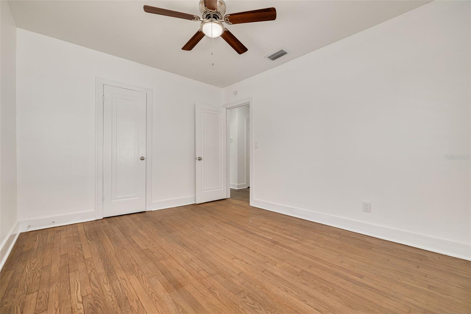 Image 32 of 40 For 6103 6th Avenue N