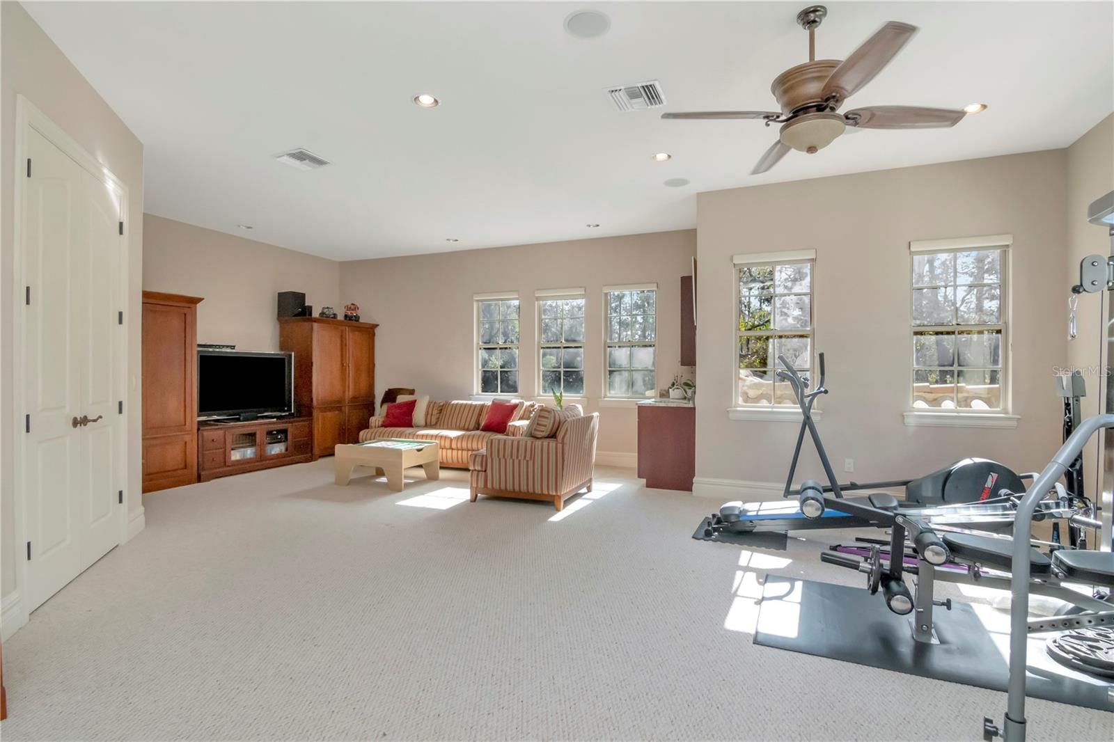 Image 31 of 63 For 18901 Lakes Edge Way