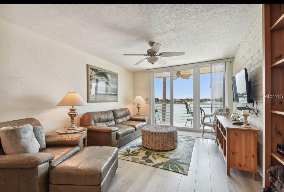 Image 11 of 44 For 5701 Bahia Del Mar Circle 302