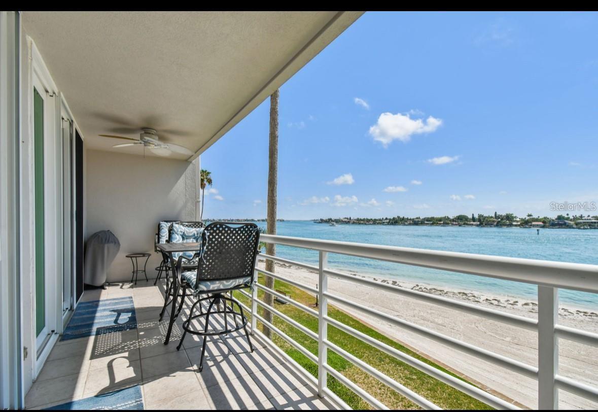 Image 8 of 44 For 5701 Bahia Del Mar Circle 302