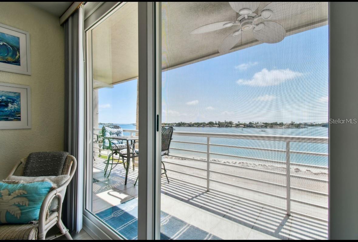 Image 9 of 44 For 5701 Bahia Del Mar Circle 302