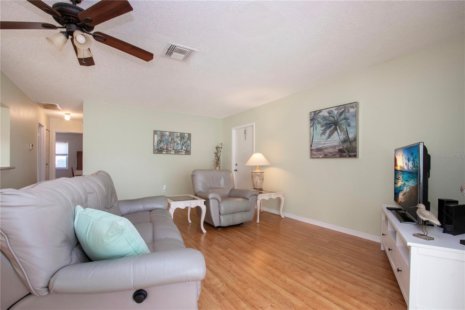 Image 14 of 64 For 202 Glenellen Place 191