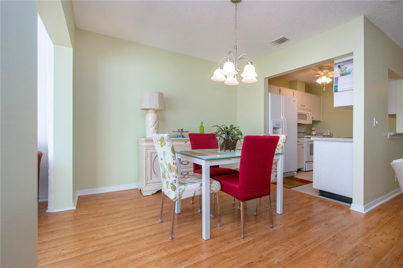 Image 15 of 64 For 202 Glenellen Place 191