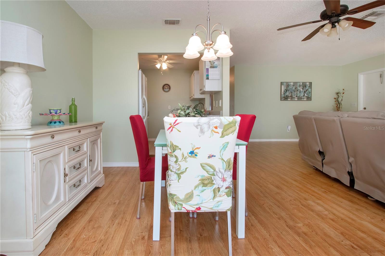 Image 16 of 64 For 202 Glenellen Place 191