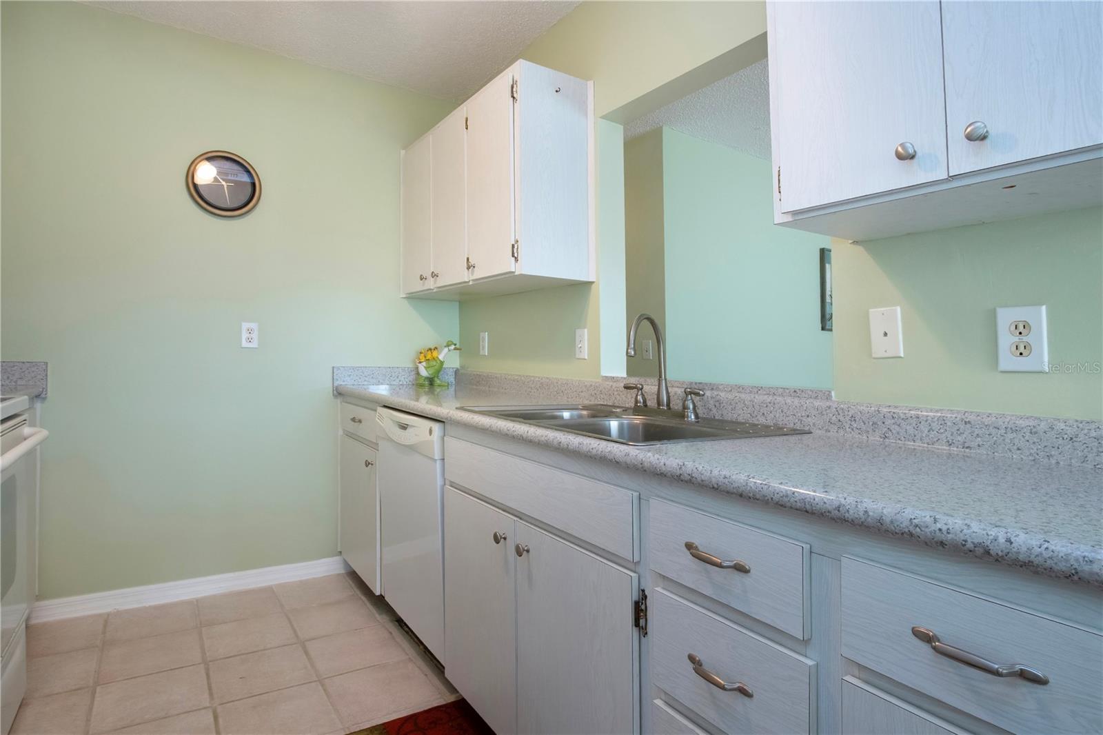 Image 19 of 64 For 202 Glenellen Place 191