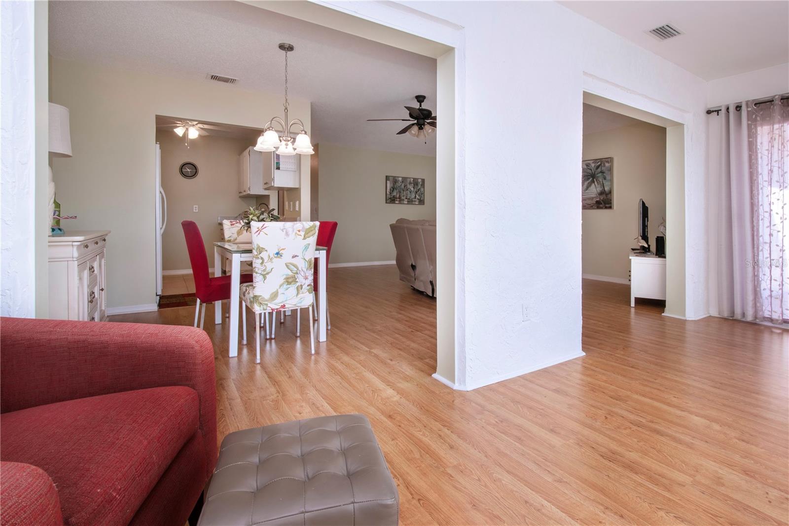 Image 24 of 64 For 202 Glenellen Place 191