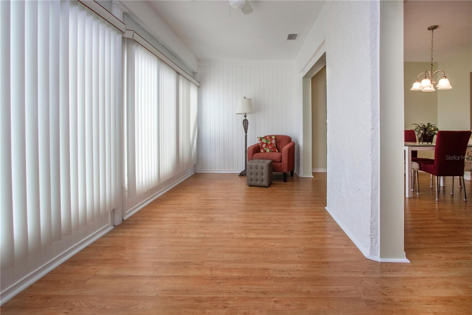 Image 26 of 64 For 202 Glenellen Place 191