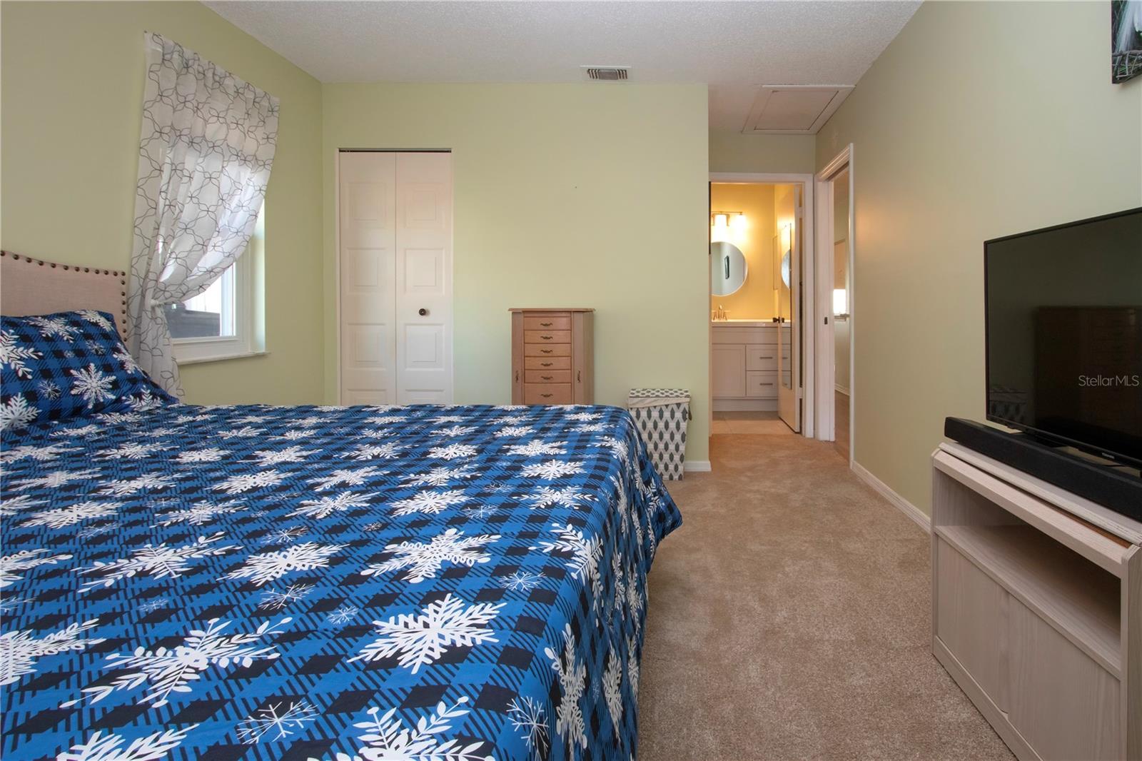 Image 29 of 64 For 202 Glenellen Place 191