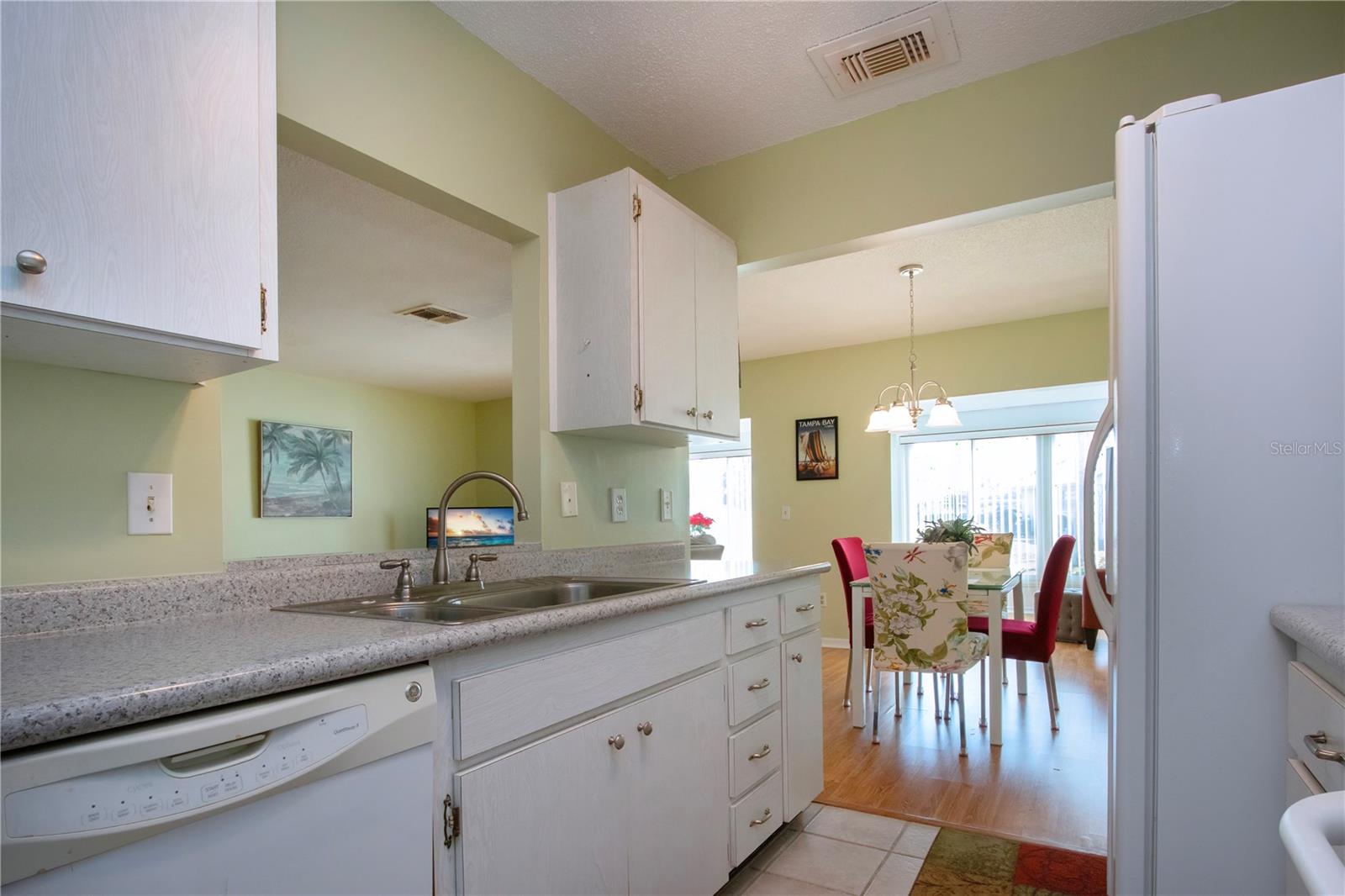 Image 4 of 64 For 202 Glenellen Place 191