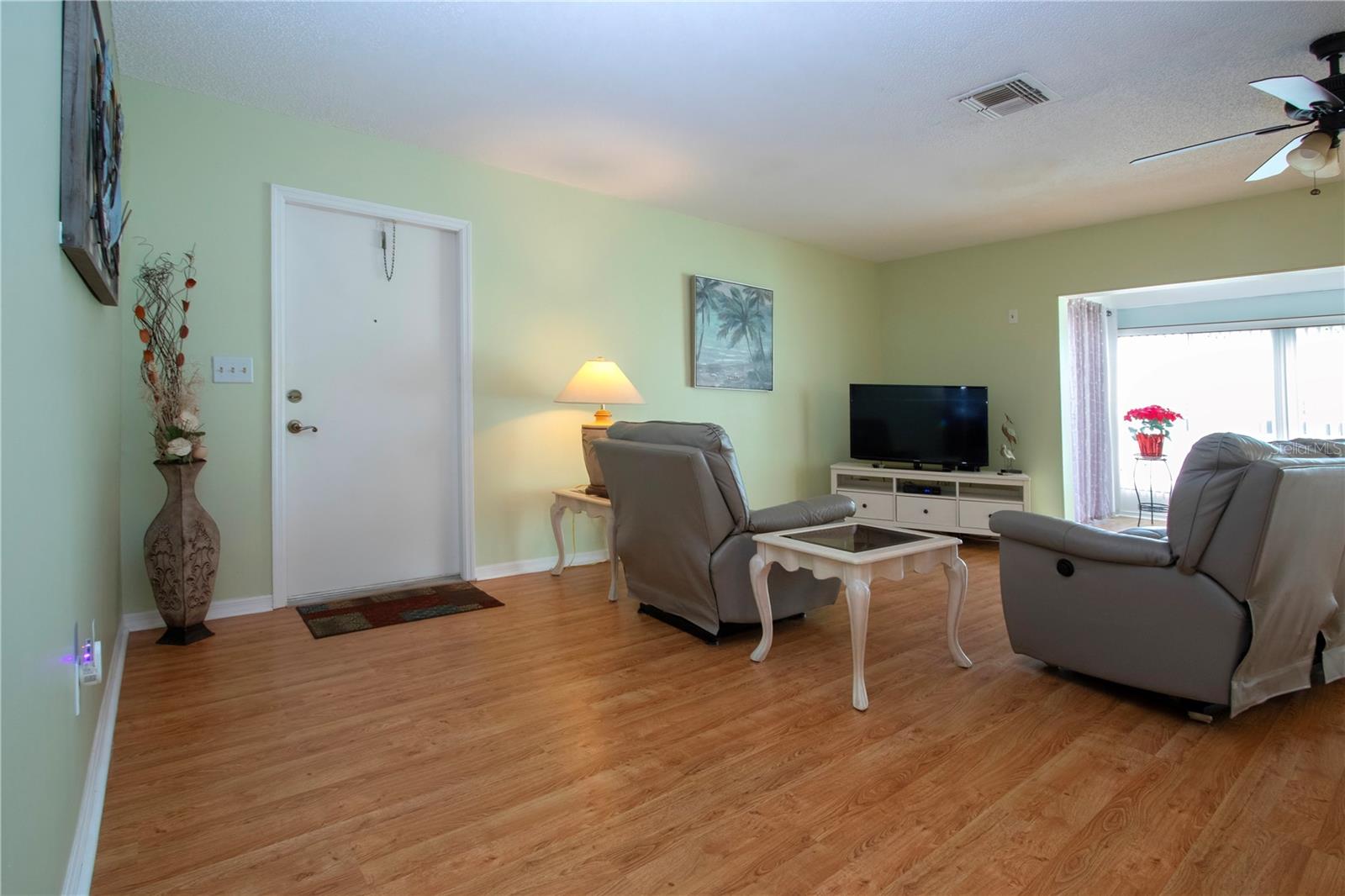 Image 9 of 64 For 202 Glenellen Place 191