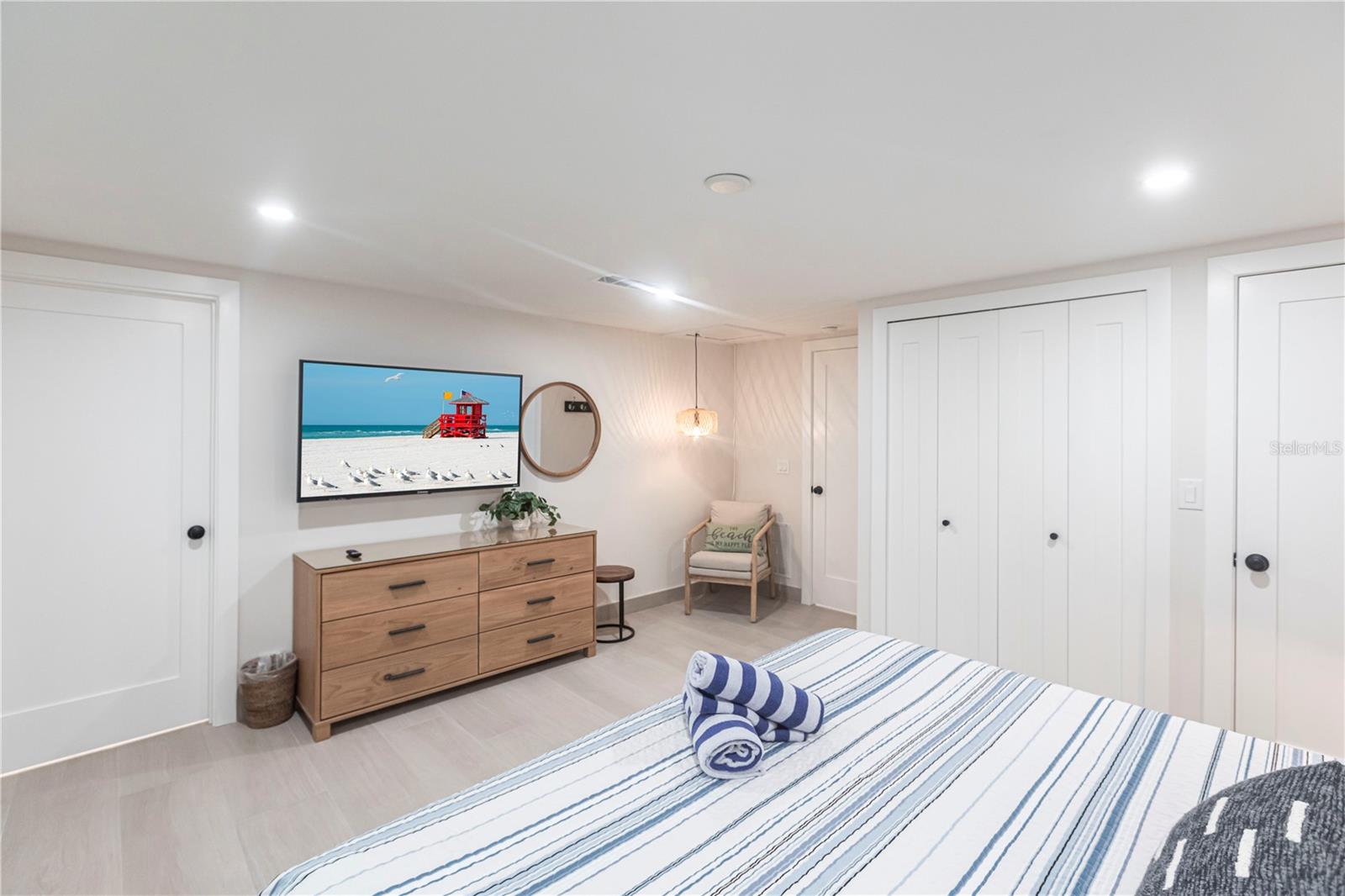 Image 10 of 20 For 6154 Midnight Pass Road B18