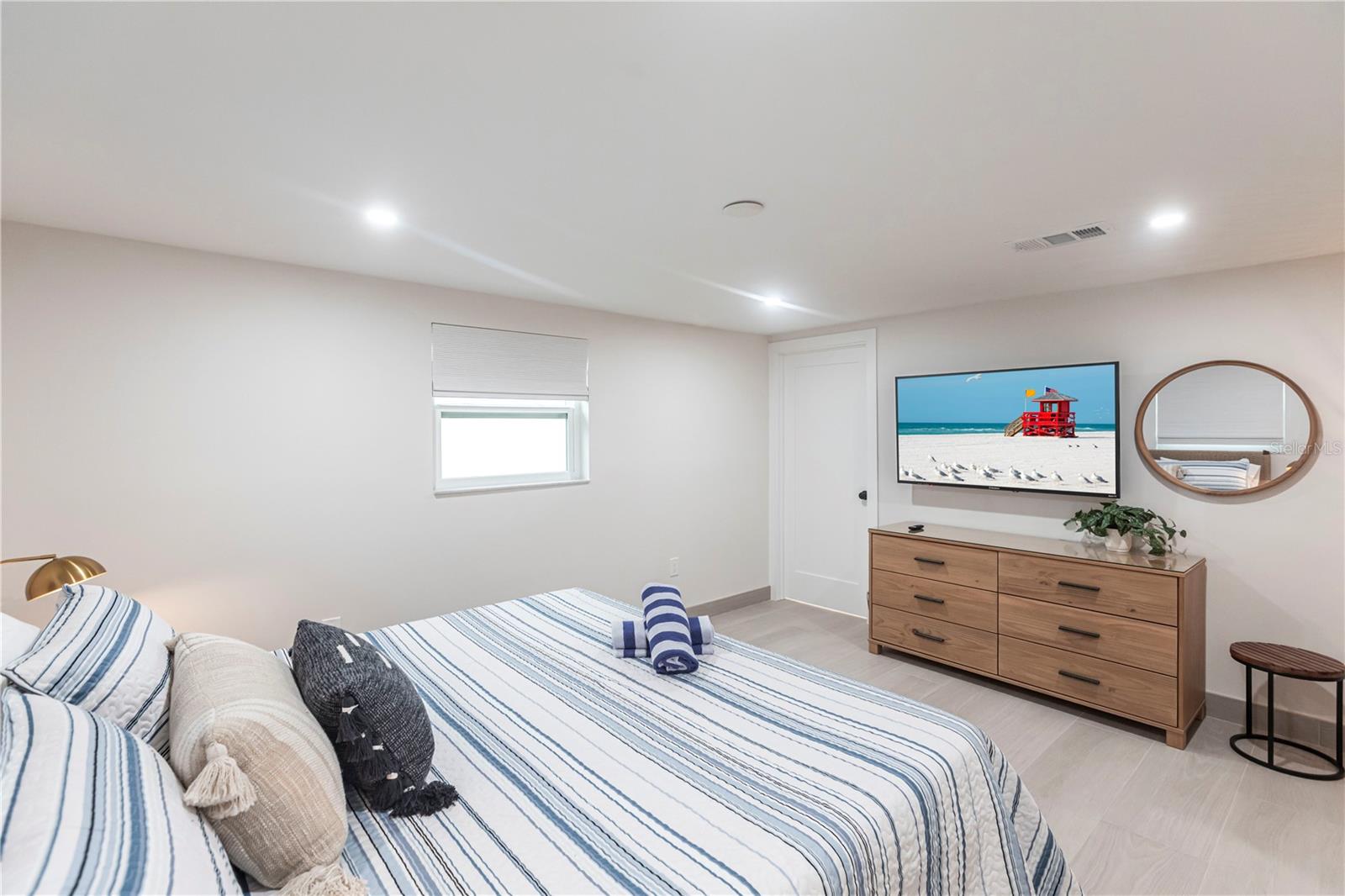 Image 11 of 20 For 6154 Midnight Pass Road B18