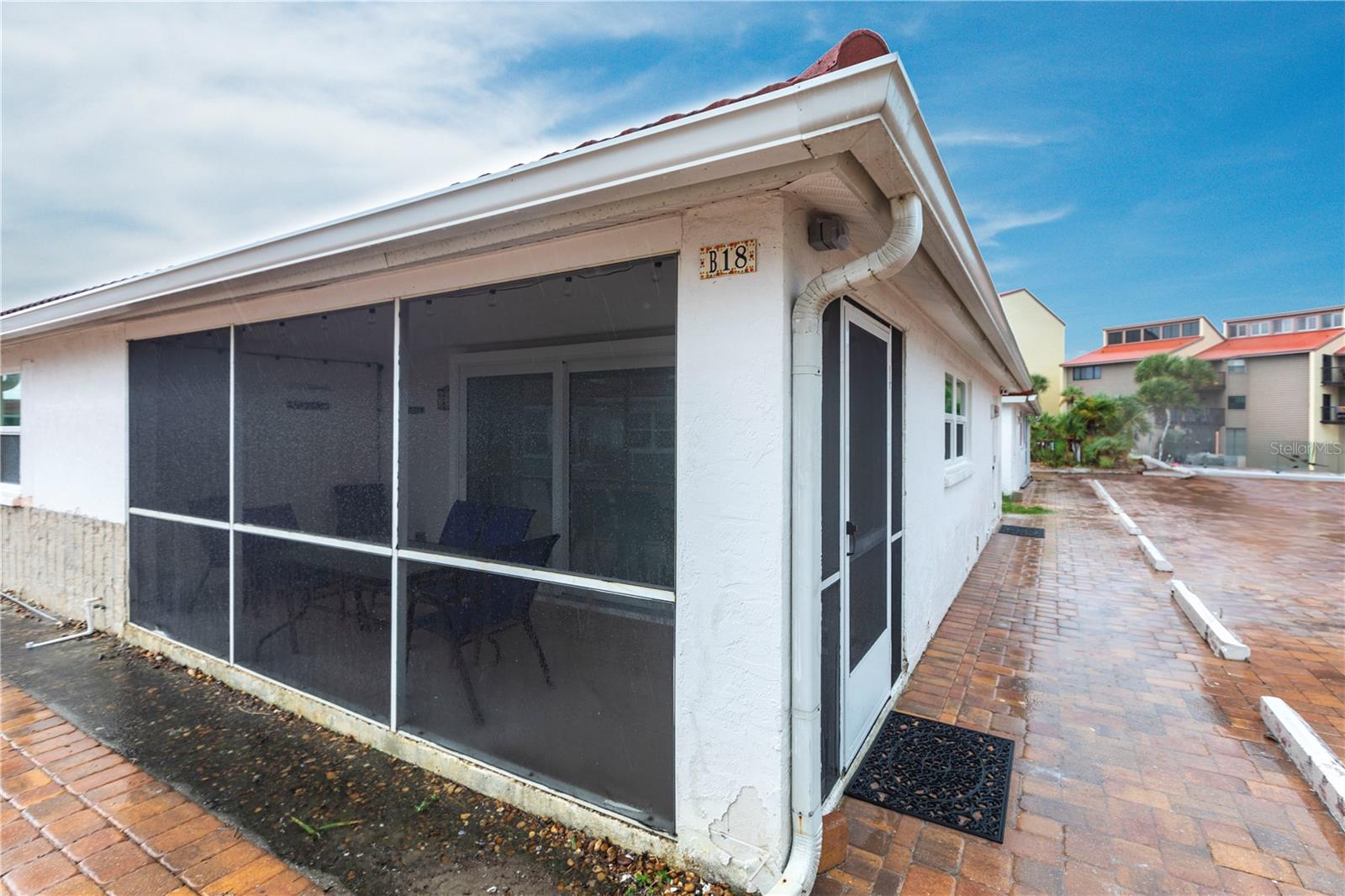 Image 19 of 20 For 6154 Midnight Pass Road B18