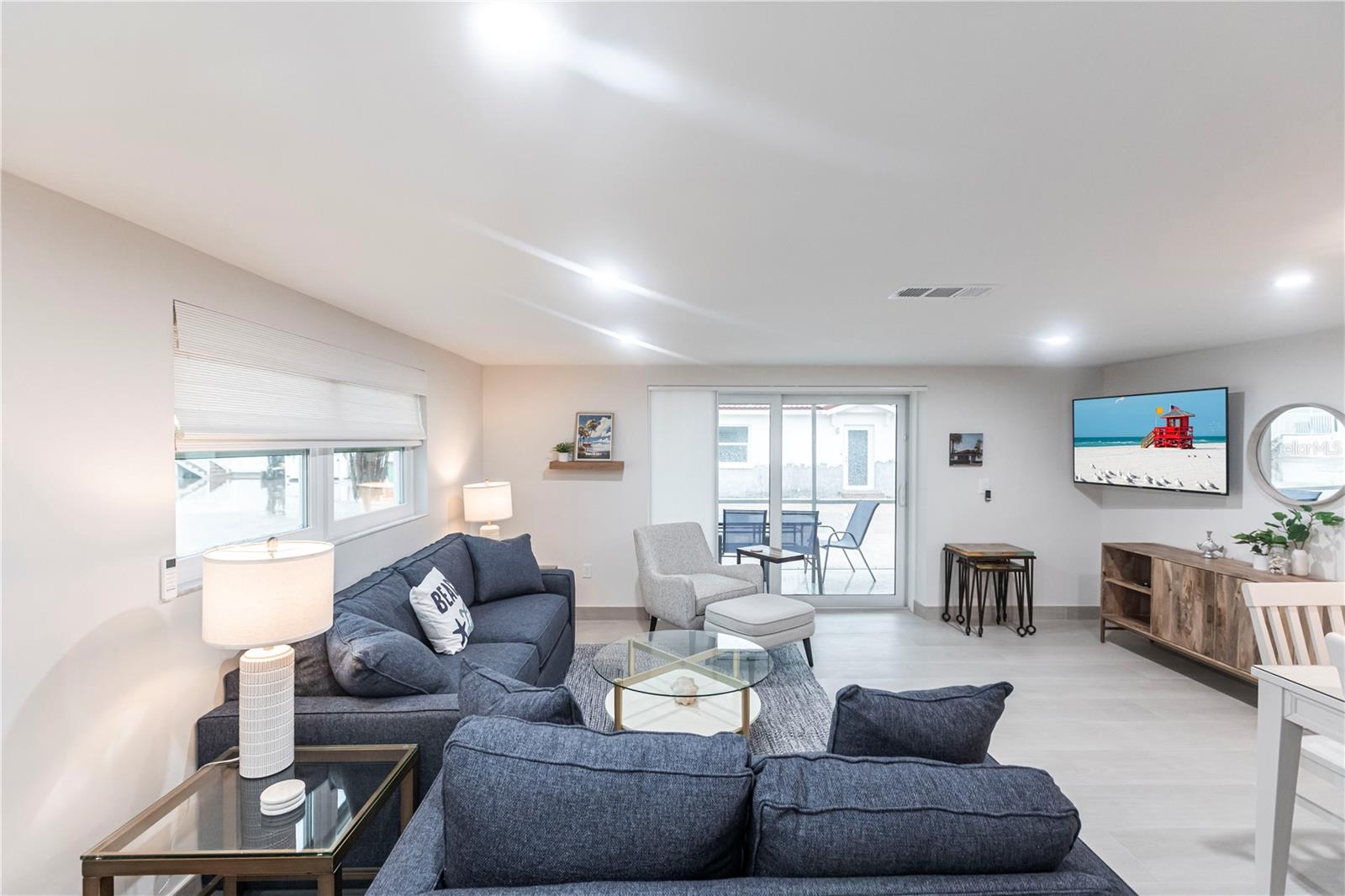 Image 2 of 20 For 6154 Midnight Pass Road B18