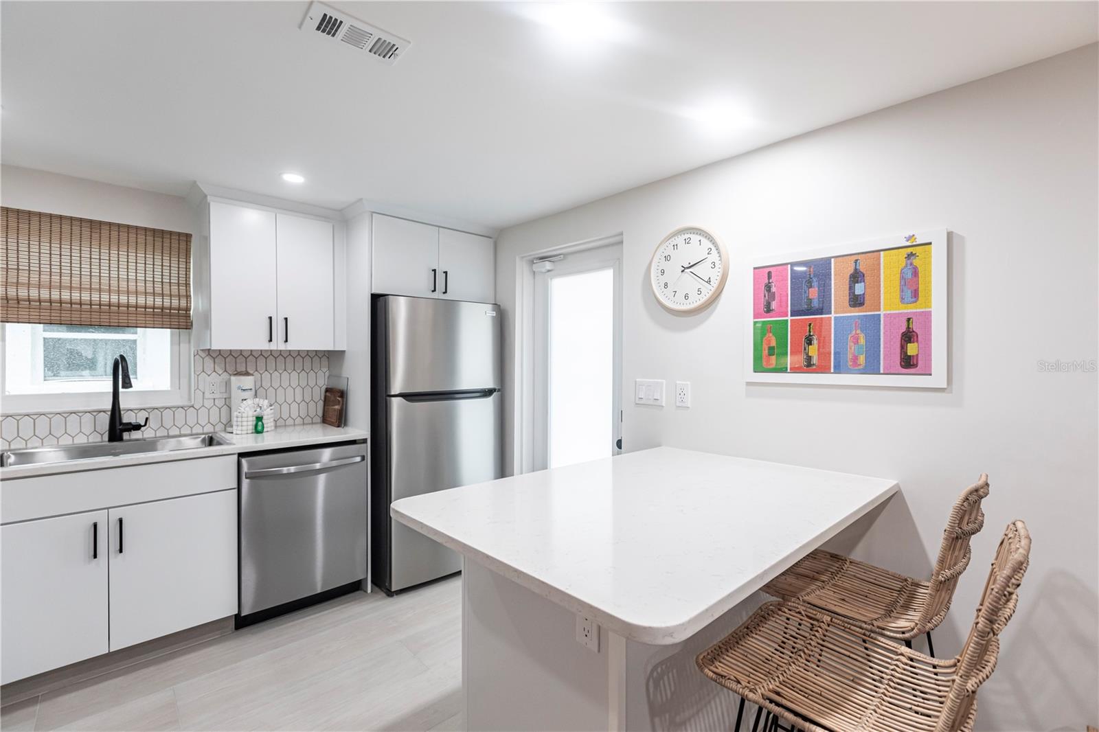 Image 5 of 20 For 6154 Midnight Pass Road B18