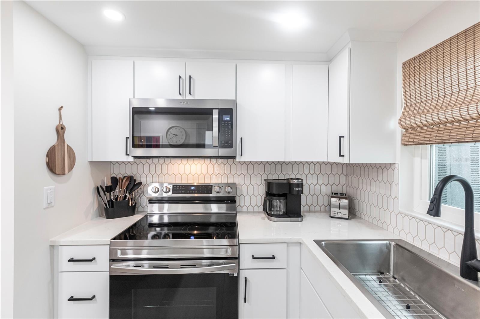 Image 7 of 20 For 6154 Midnight Pass Road B18