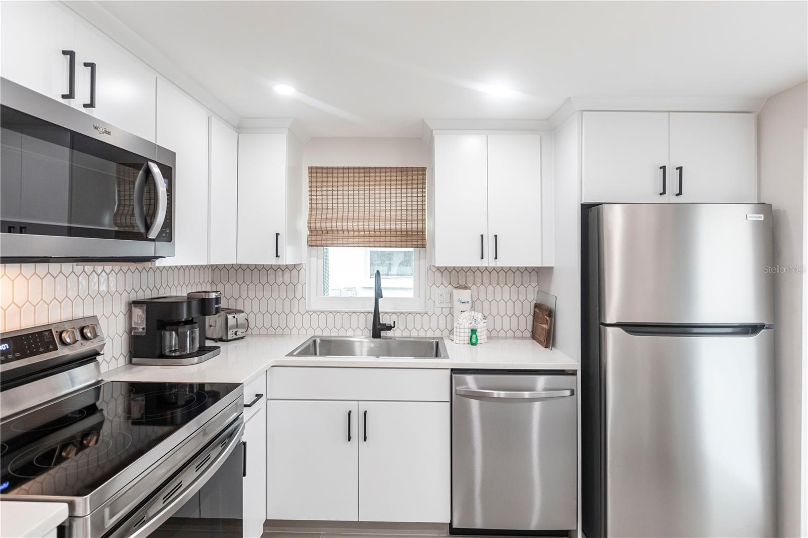 Image 8 of 20 For 6154 Midnight Pass Road B18