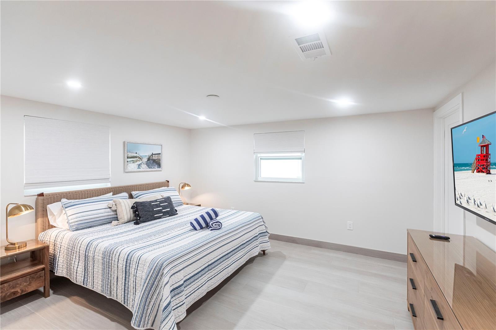 Image 9 of 20 For 6154 Midnight Pass Road B18