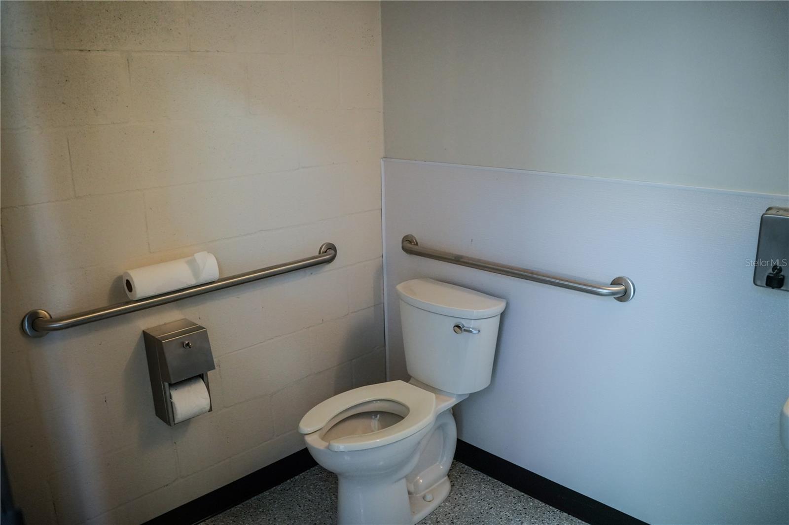 Image 13 of 36 For 2051 Gandy Boulevard N 400