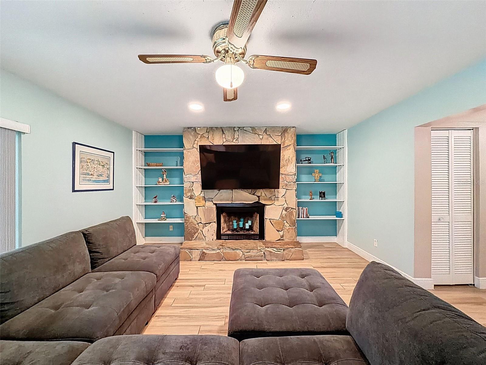 Image 25 of 75 For 7923 Singing Court Place