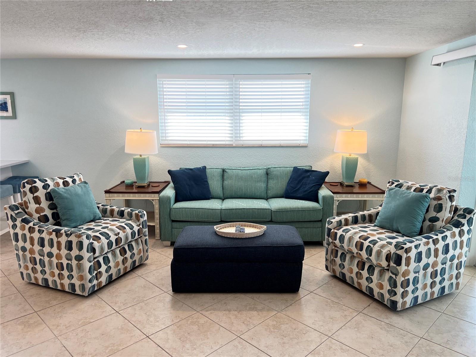 Image 4 of 15 For 6154 Midnight Pass Road B11