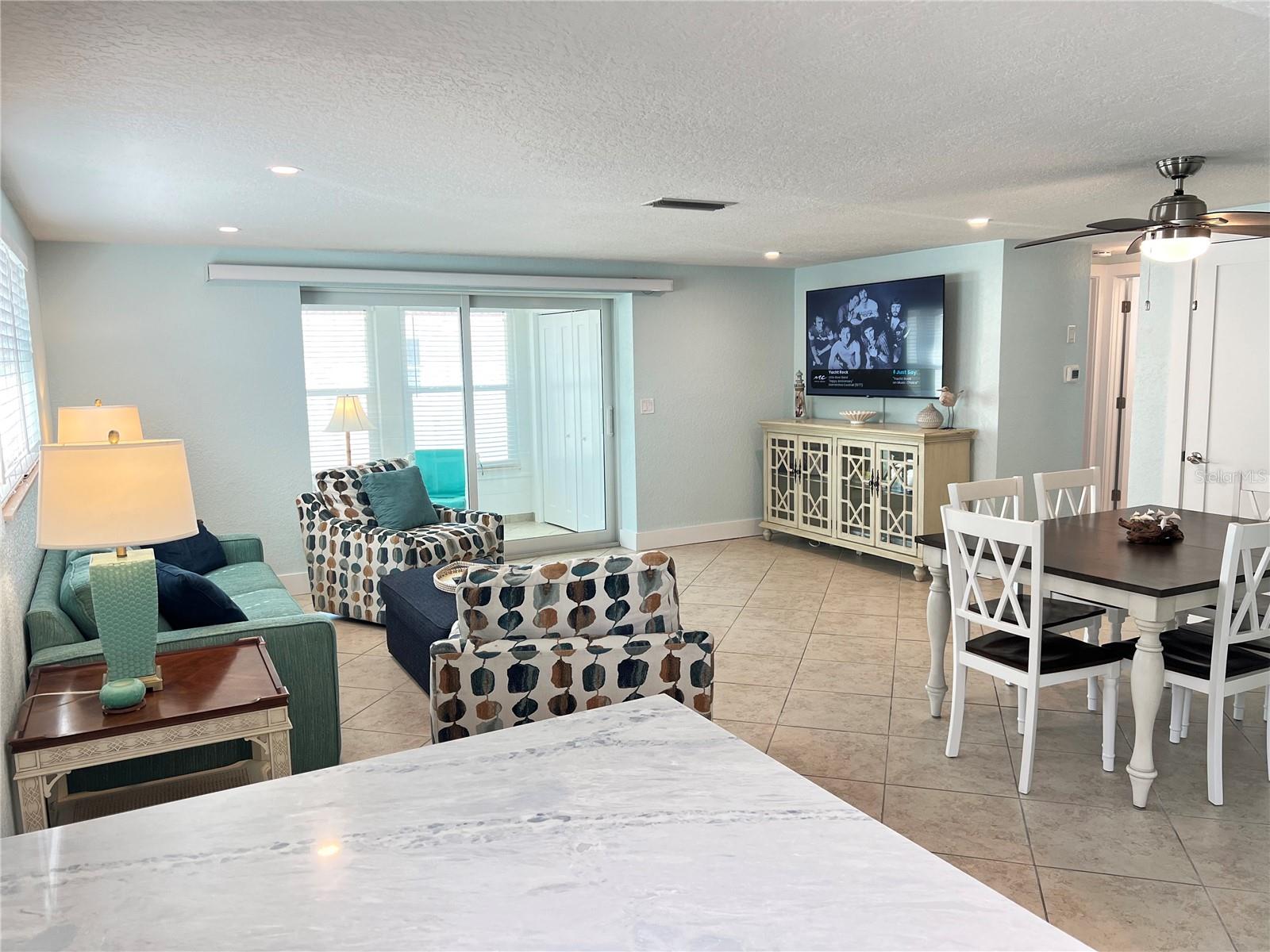 Image 5 of 15 For 6154 Midnight Pass Road B11