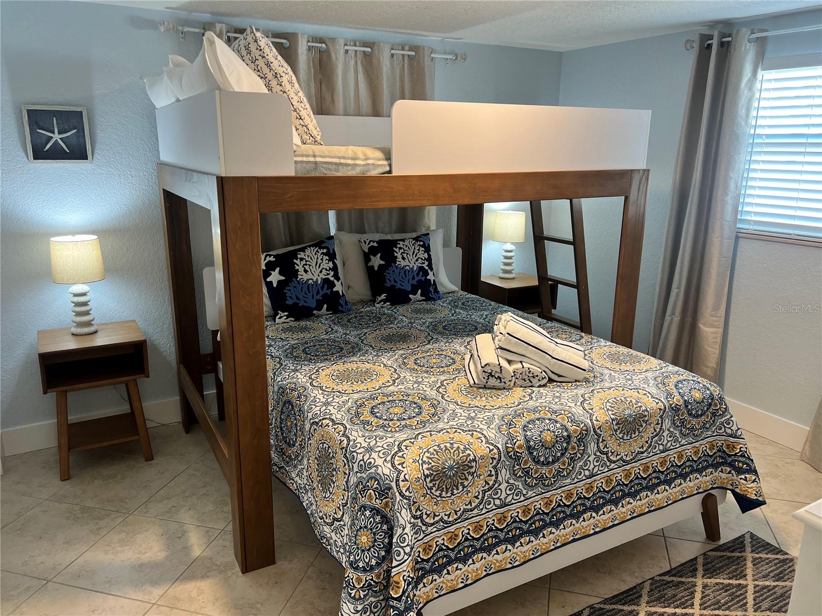 Image 9 of 15 For 6154 Midnight Pass Road B11