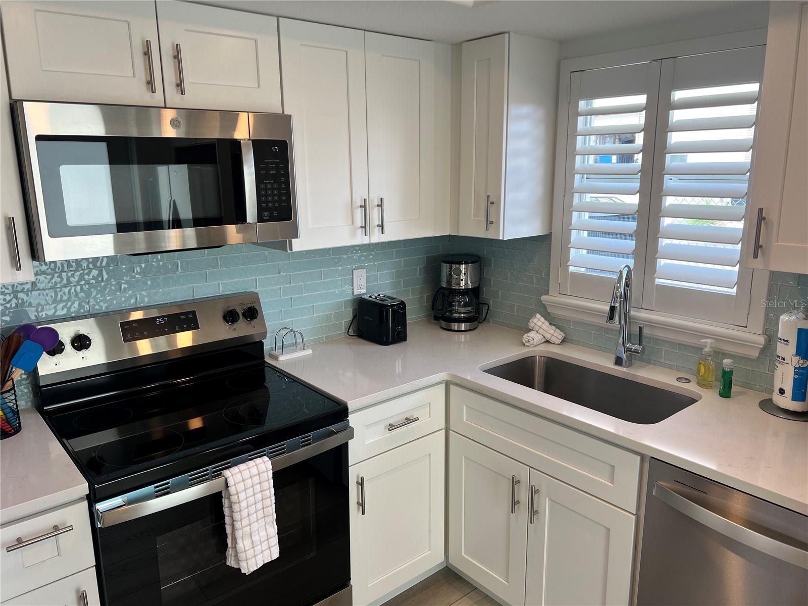 Image 10 of 17 For 6154 Midnight Pass Road A15