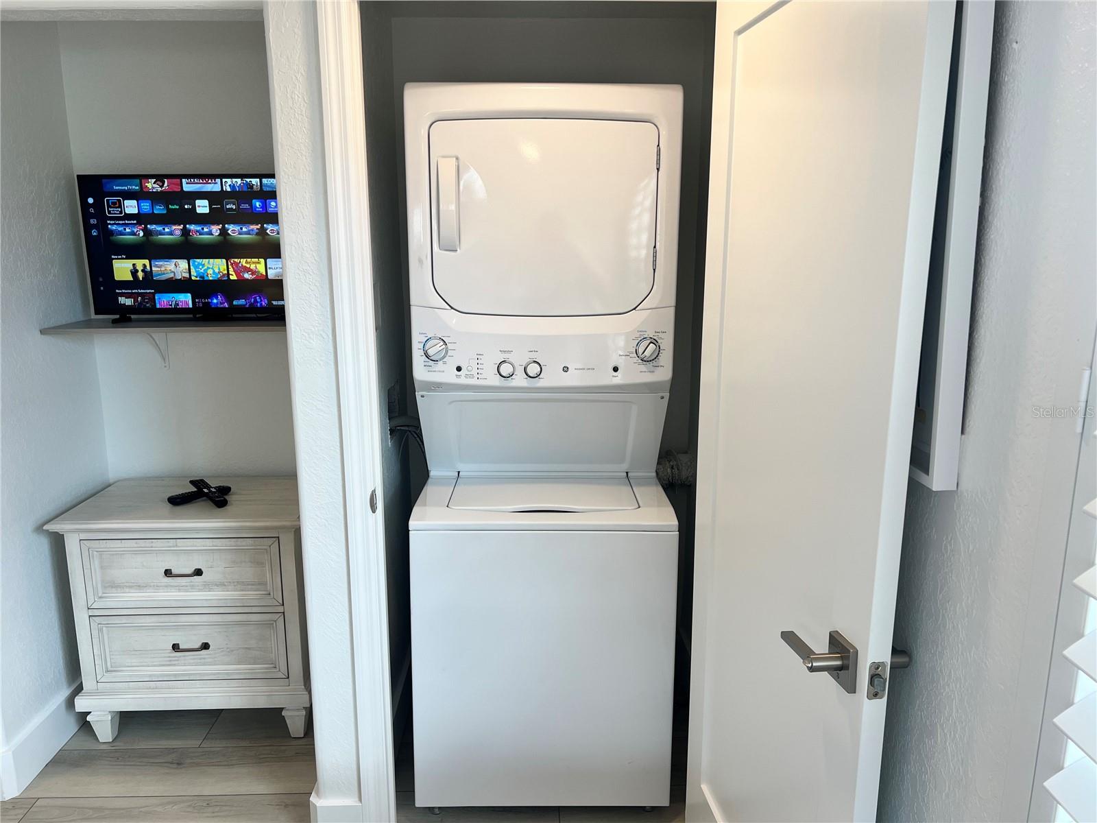 Image 11 of 17 For 6154 Midnight Pass Road A15