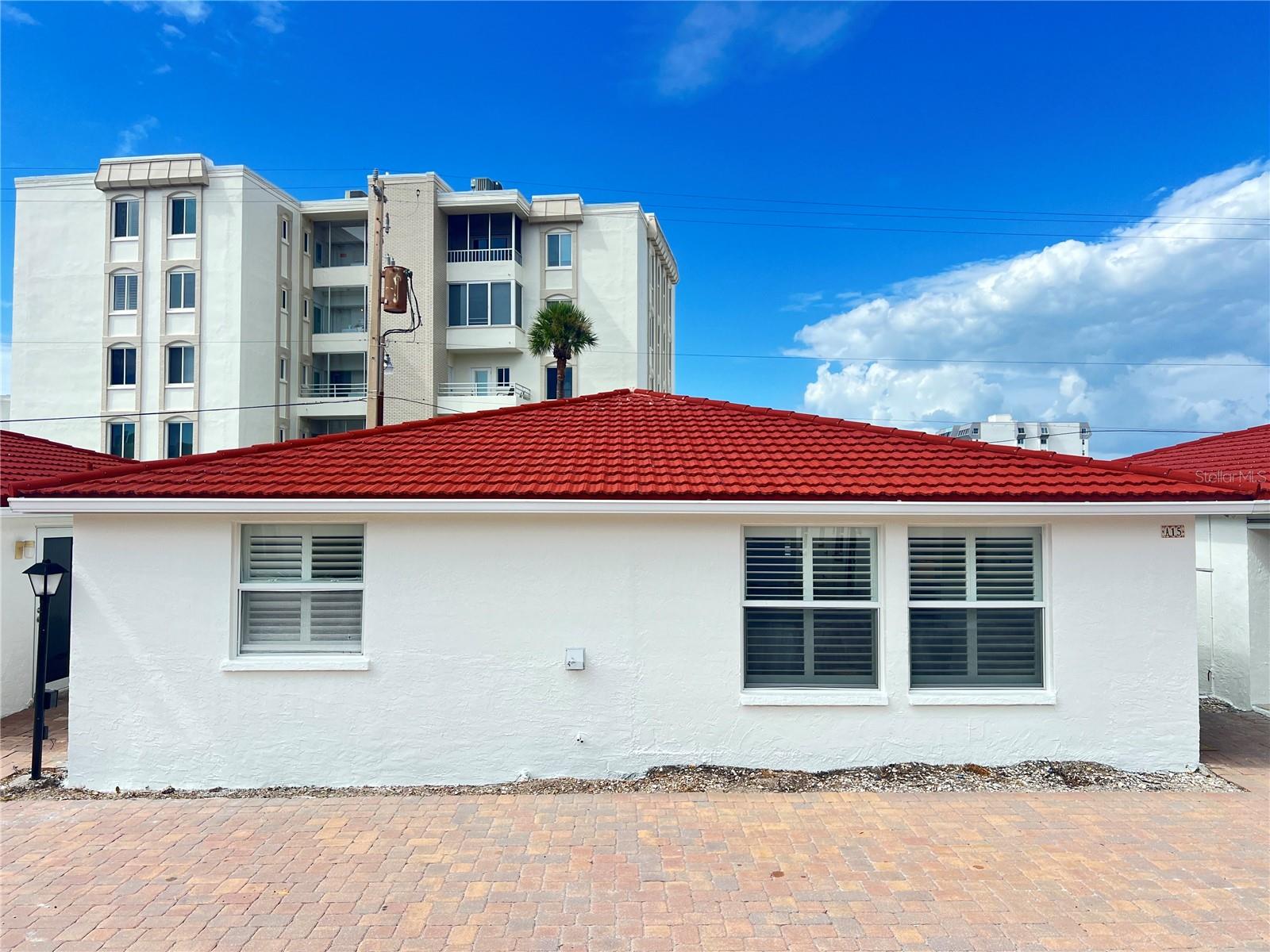 Image 4 of 17 For 6154 Midnight Pass Road A15