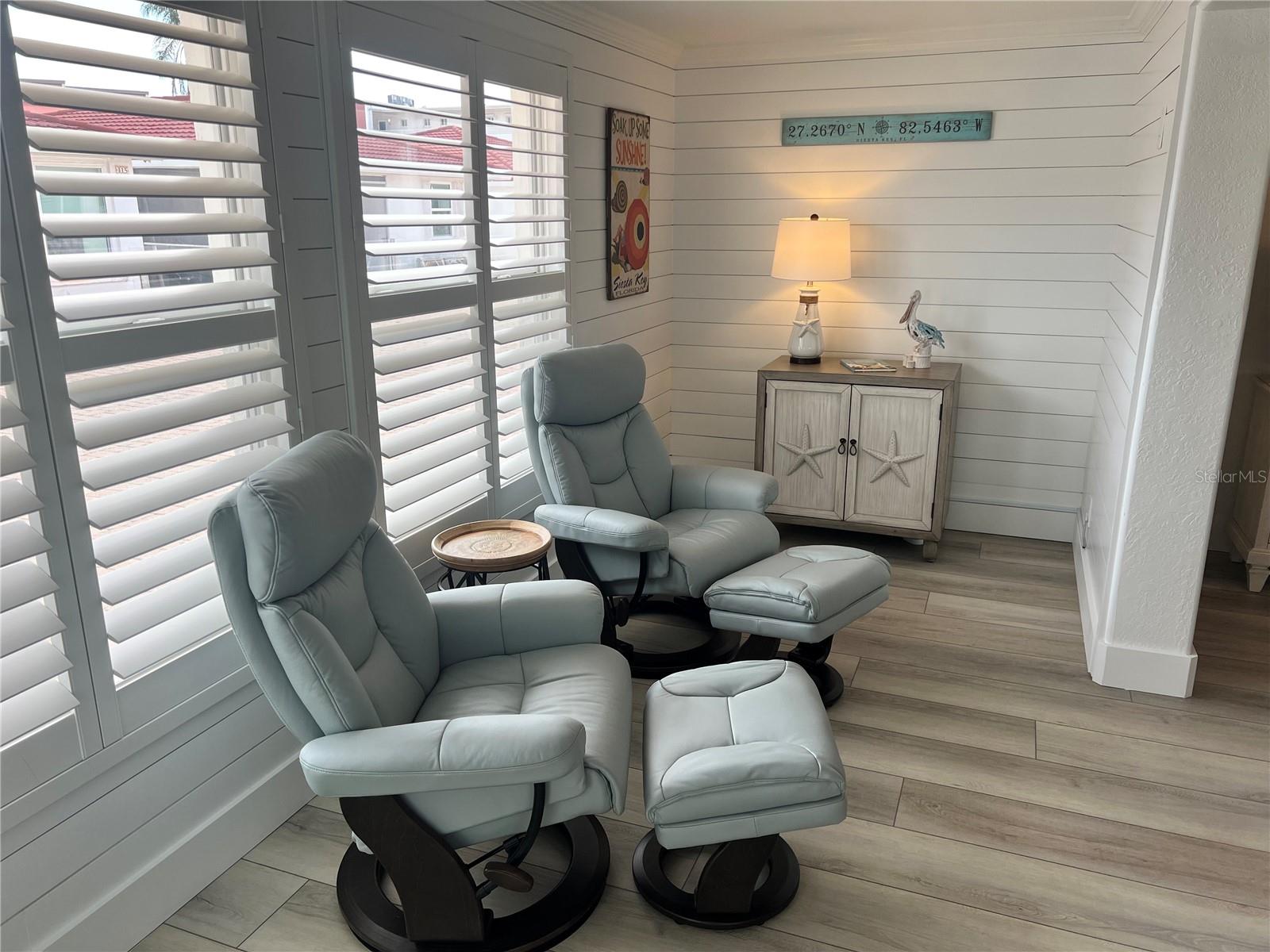 Image 5 of 17 For 6154 Midnight Pass Road A15