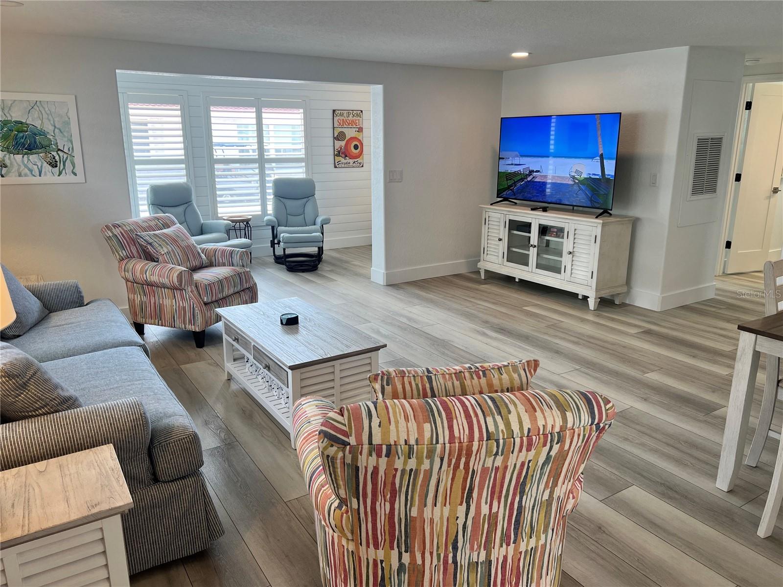 Image 8 of 17 For 6154 Midnight Pass Road A15