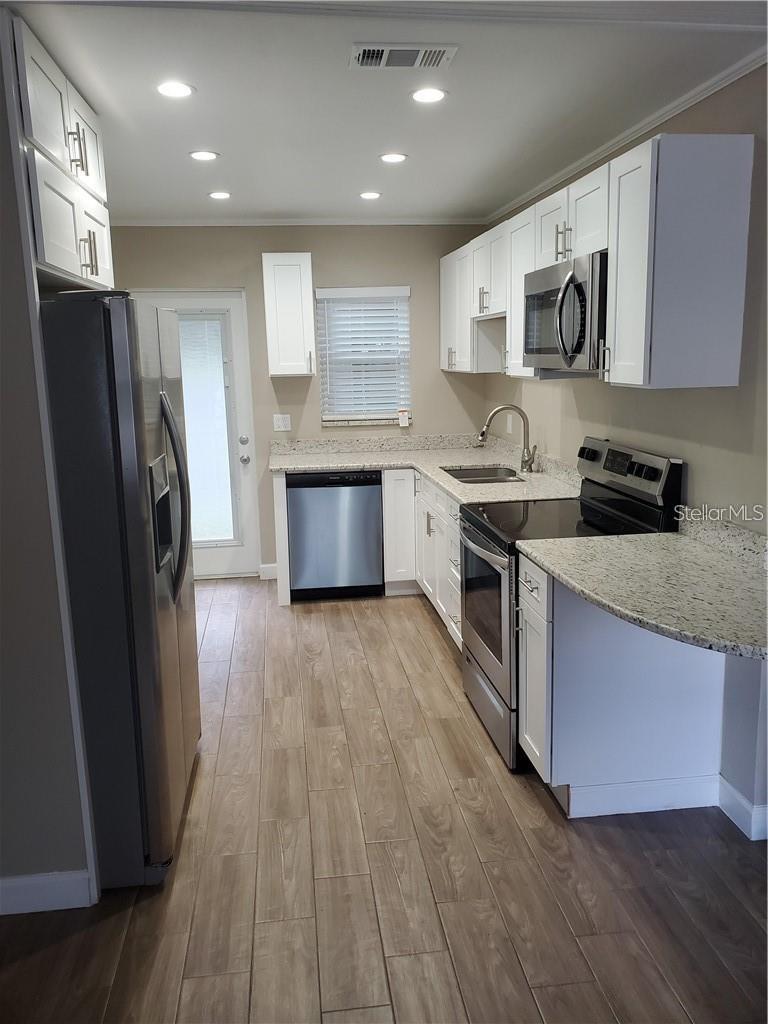 Image 14 of 22 For 391 Kentucky Avenue