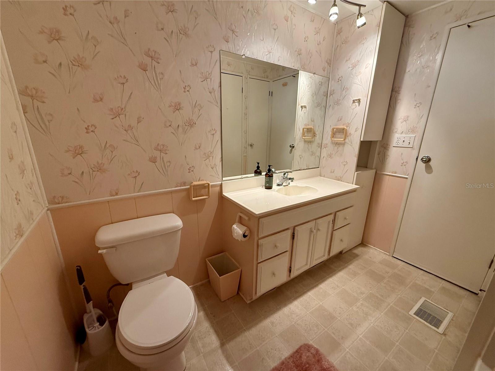 Image 17 of 46 For 82257 3rd Avenue N 257