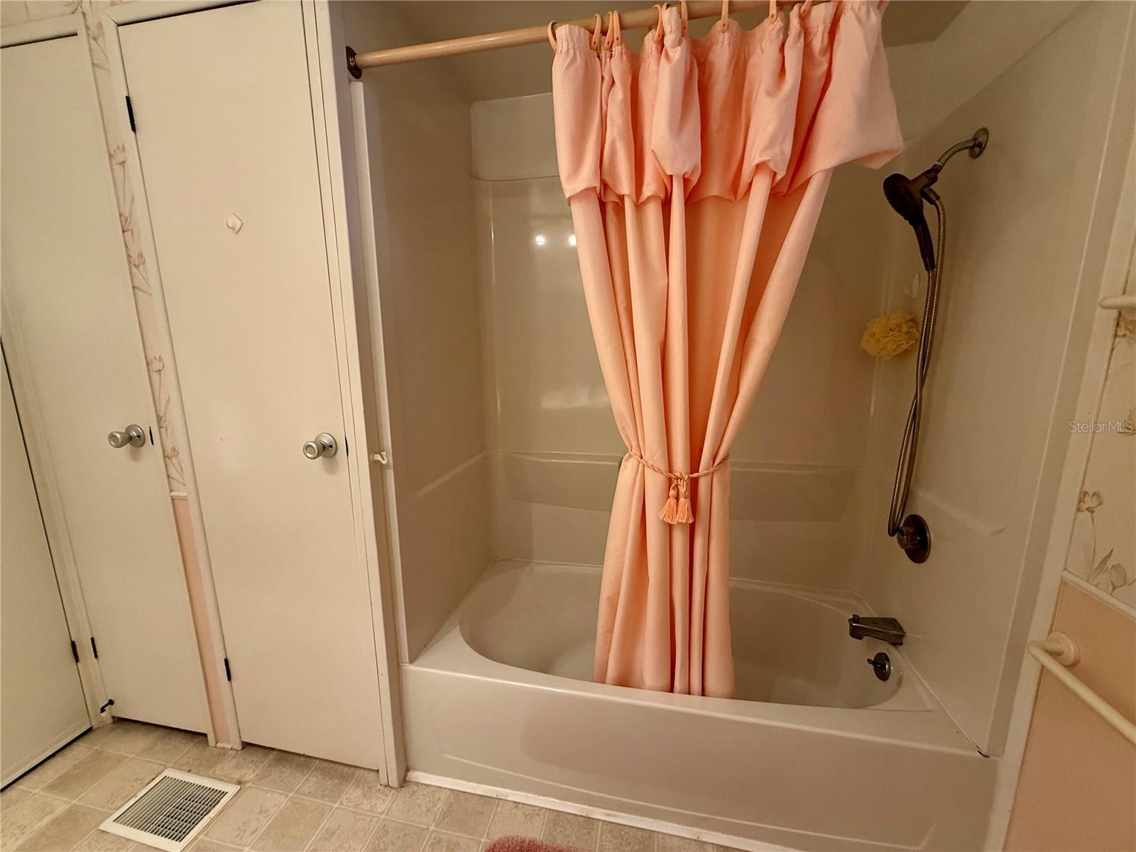 Image 18 of 46 For 82257 3rd Avenue N 257