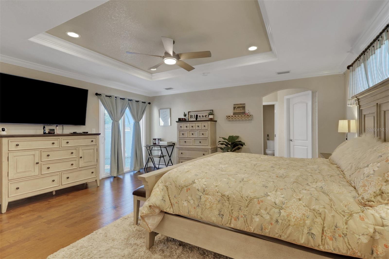 Image 13 of 51 For 22302 New York Avenue