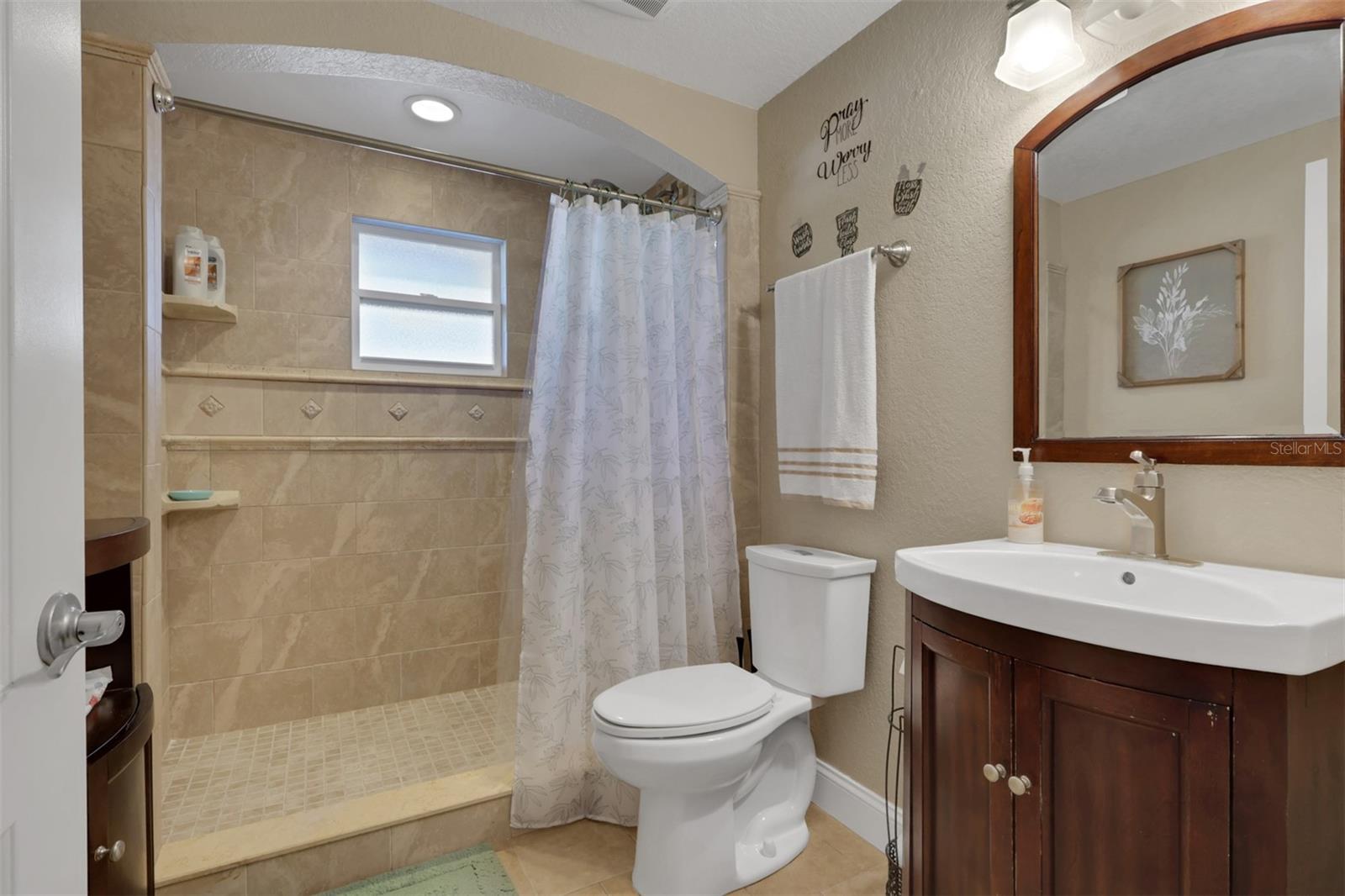 Image 23 of 51 For 22302 New York Avenue