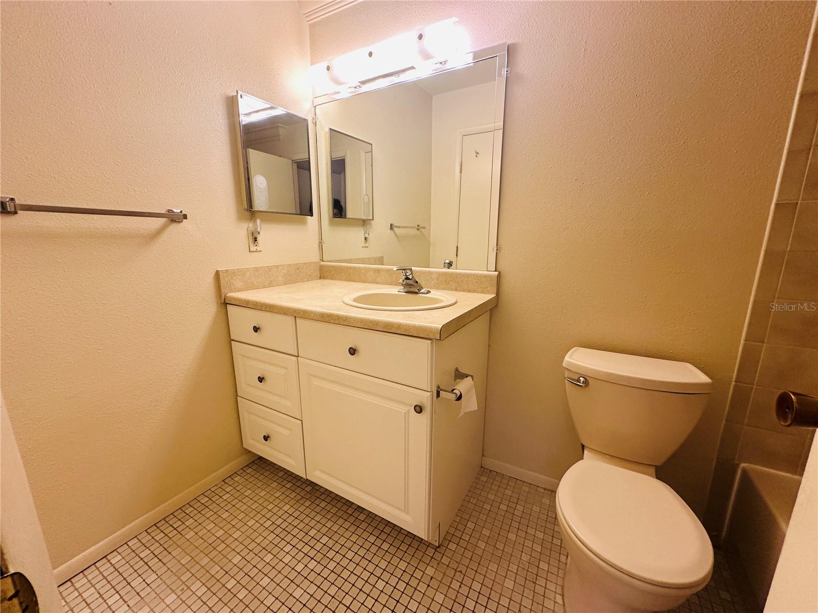 Image 18 of 22 For 1568 Nantucket Court 1302