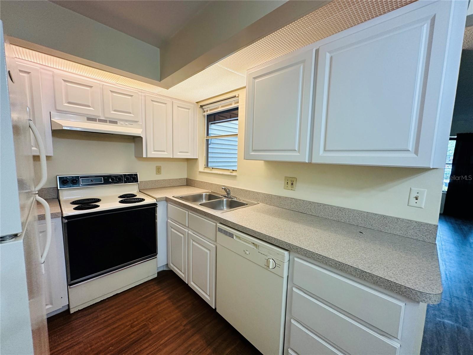 Image 5 of 22 For 1568 Nantucket Court 1302