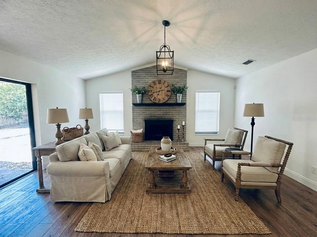 Image 7 of 17 For 910 Balsamina Drive