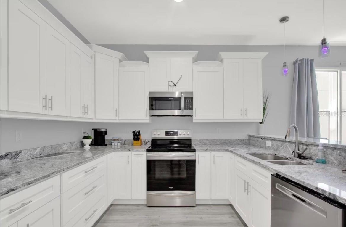 Image 8 of 13 For 405 Westland Avenue 3