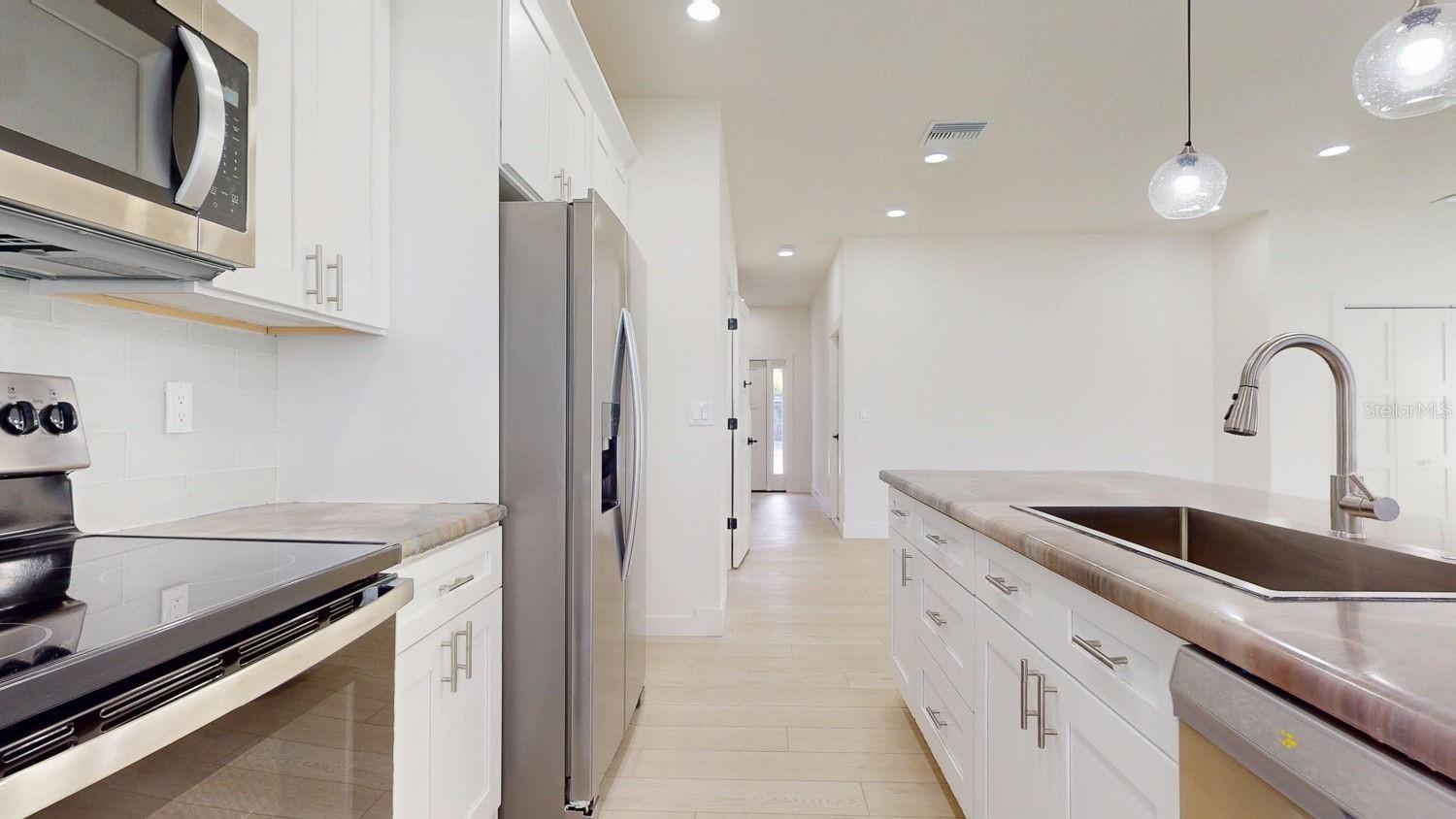 Image 18 of 79 For 4020 Henry Avenue F