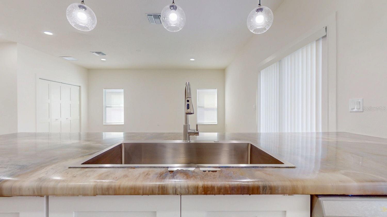 Image 21 of 79 For 4020 Henry Avenue F