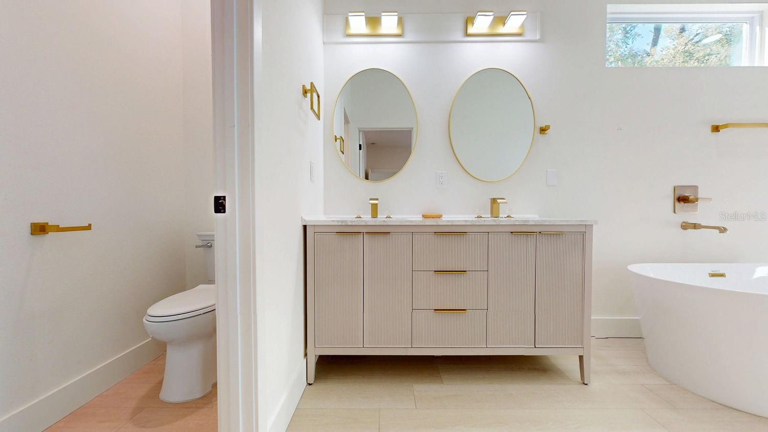 Image 36 of 79 For 4020 Henry Avenue F