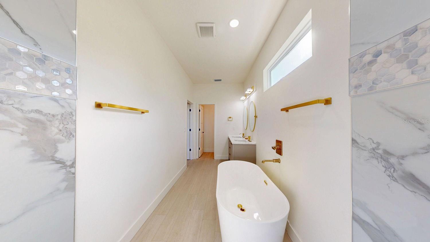 Image 37 of 79 For 4020 Henry Avenue F