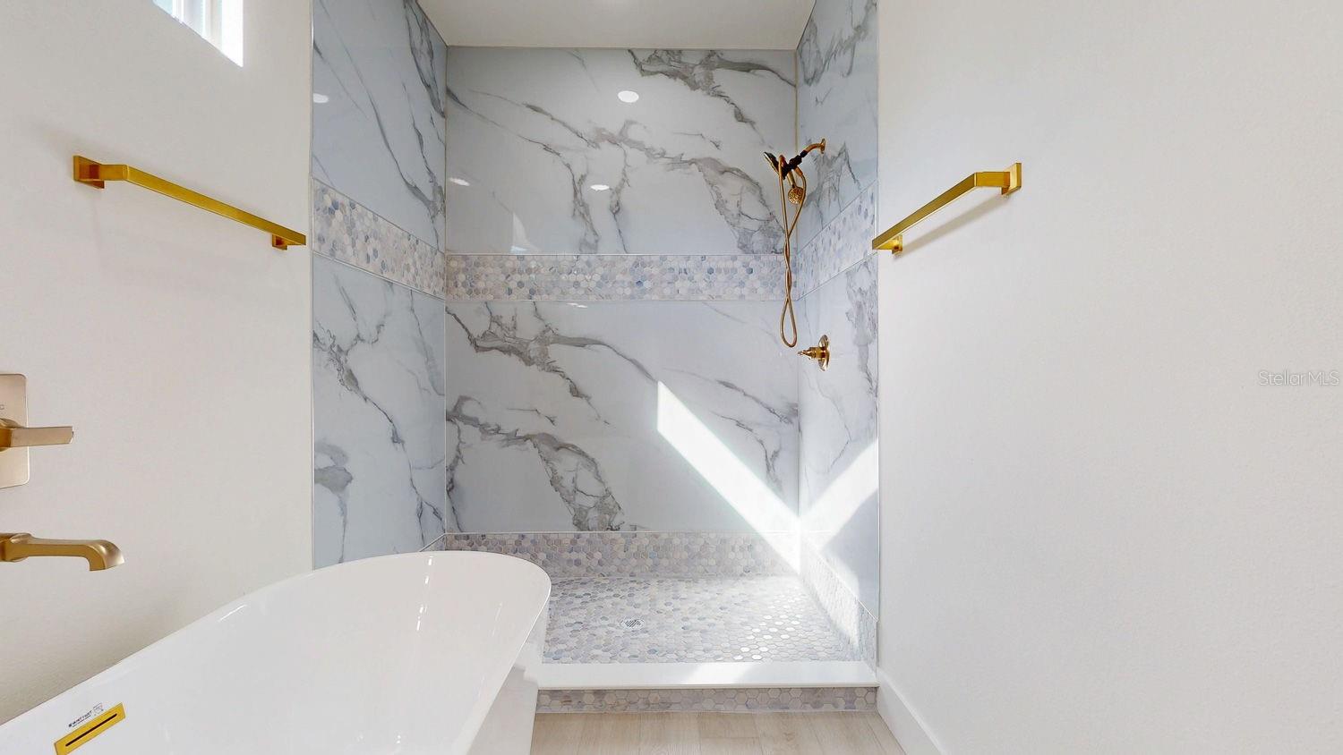 Image 38 of 79 For 4020 Henry Avenue F