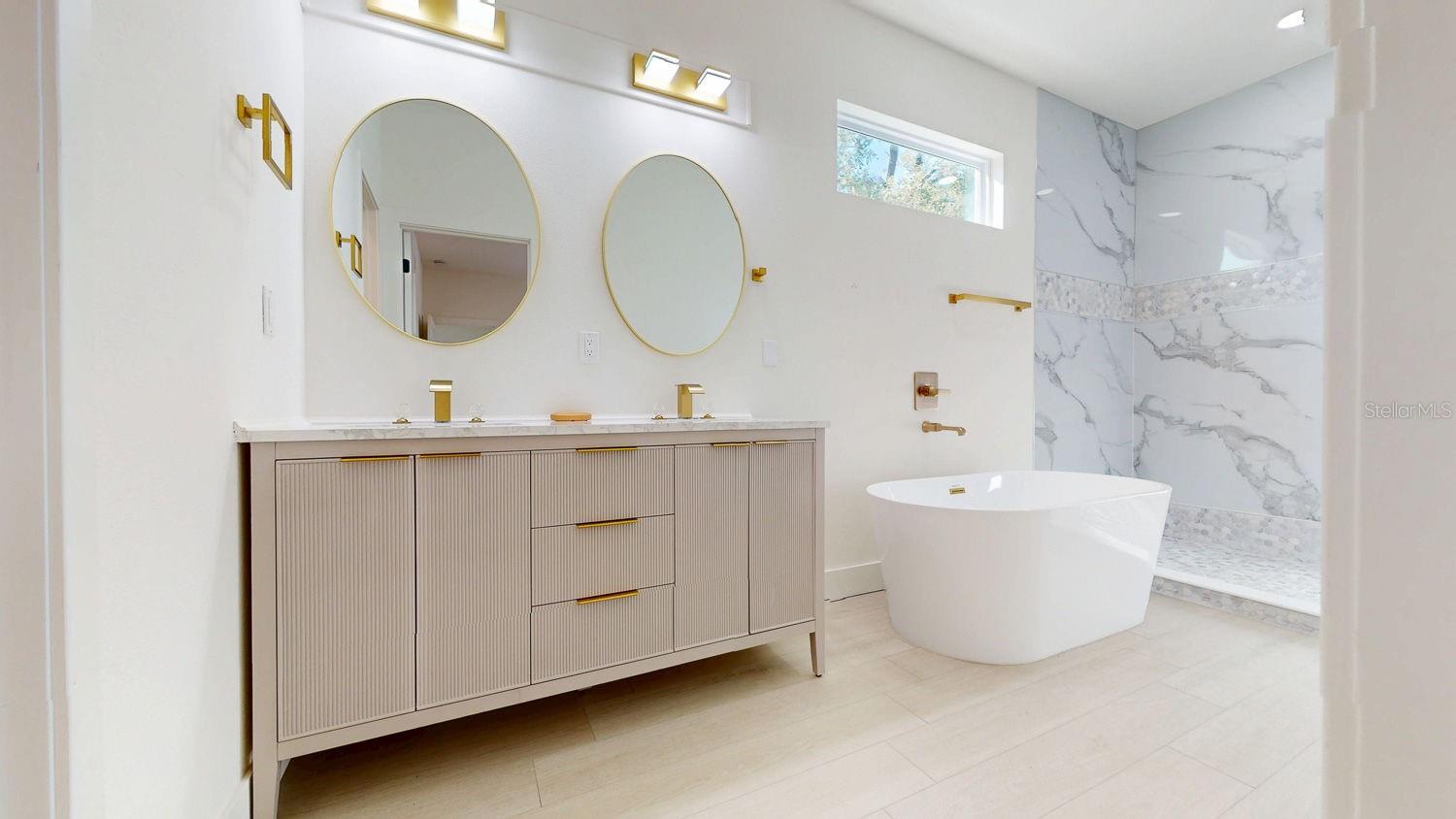 Image 42 of 79 For 4020 Henry Avenue F